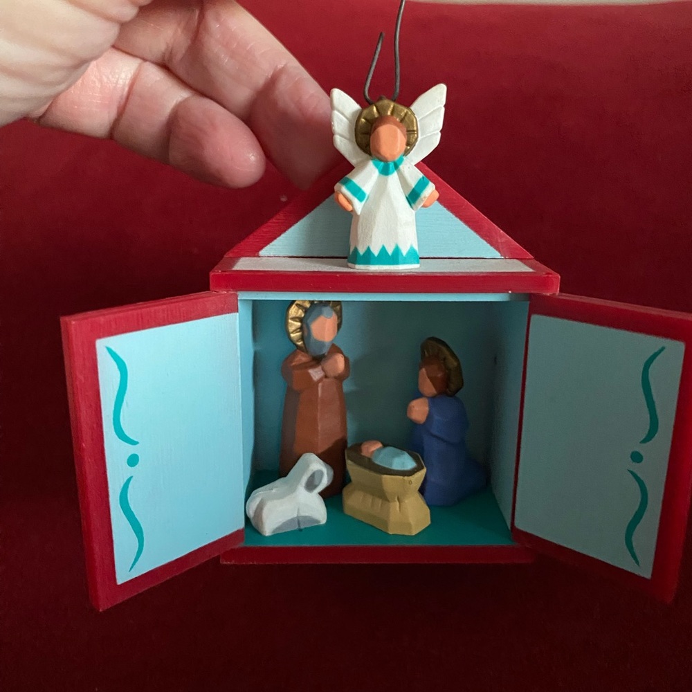 LIKE NEW rare Hallmark Collector’s Series Miniature Crèche handcrafted ornament